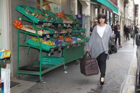 Lily Allen, gray sweater, white shirt, black heels, black leggings